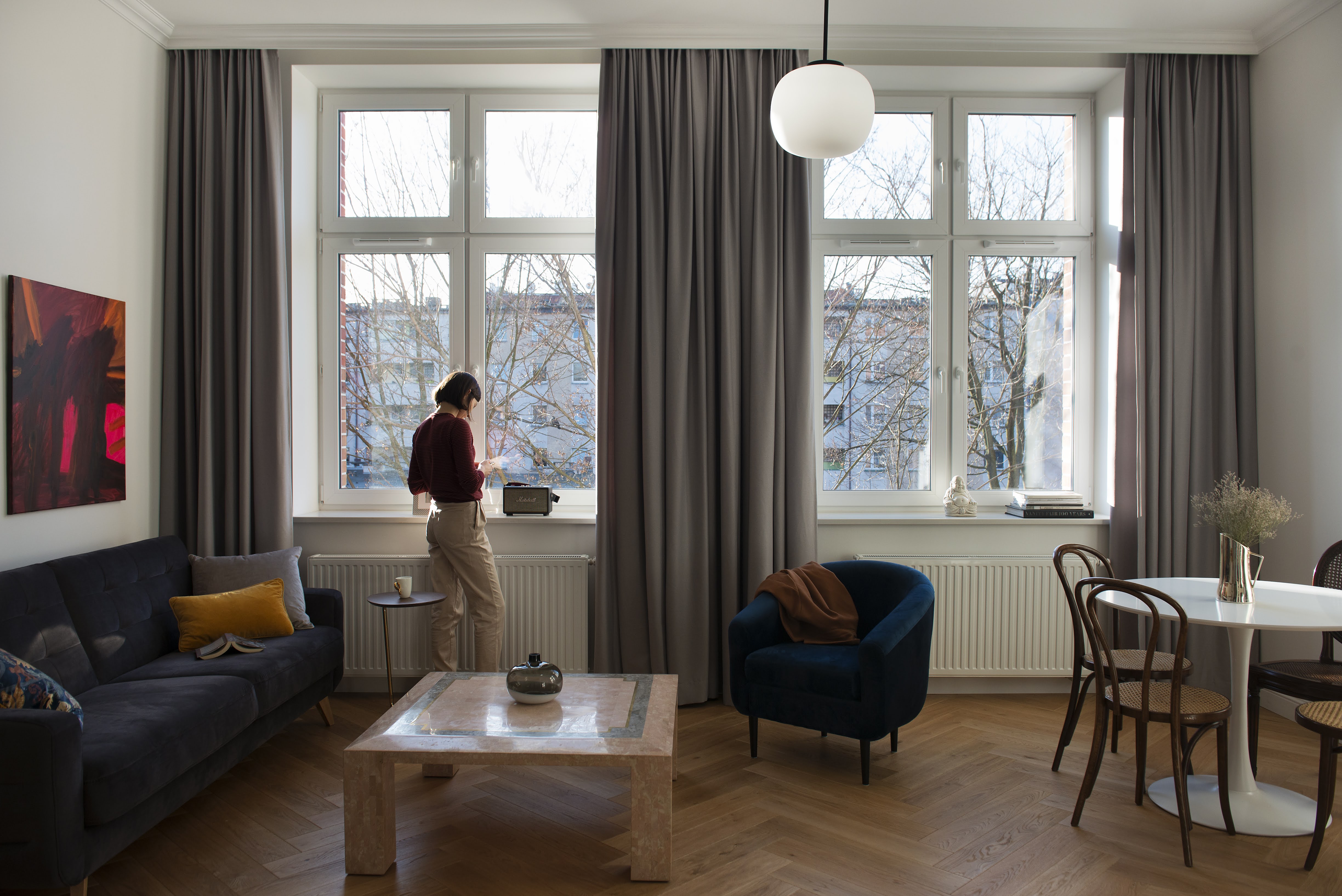 Ponadczasowe, klimatyczne, stylowe. Połączenie trwałych materiałów z subtelnymi detalami.