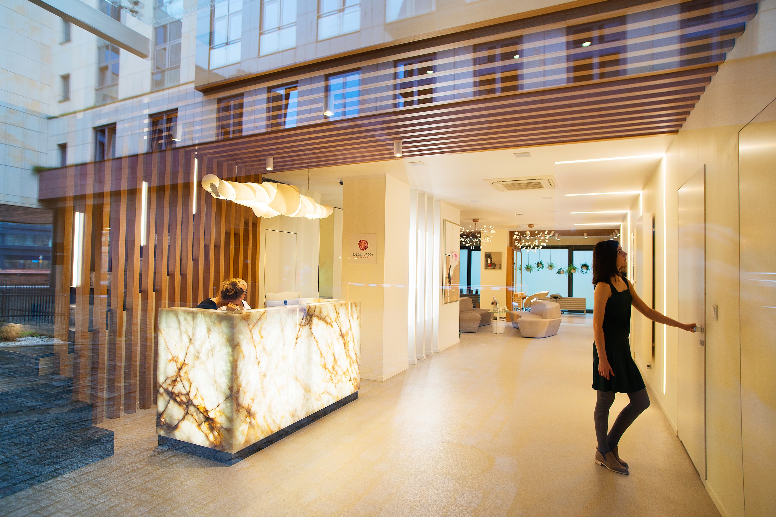 Naturalnie, elegancko, minimalistycznie. Stworzenie unikatowego i funkcjonalnego miejsca, dbającego o piękno i dobre samopoczucie kobiet.