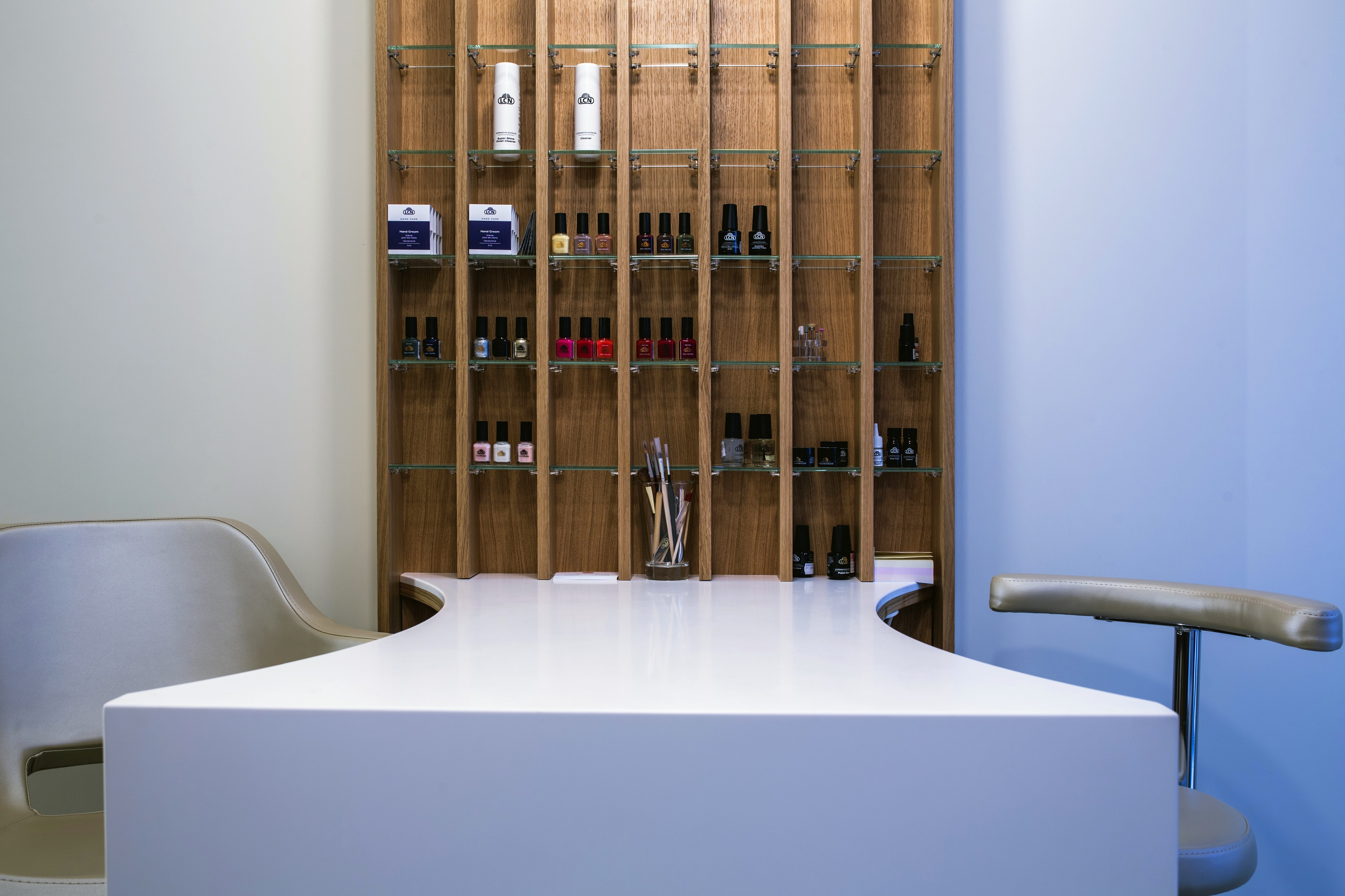 Detal mebla do manicure.